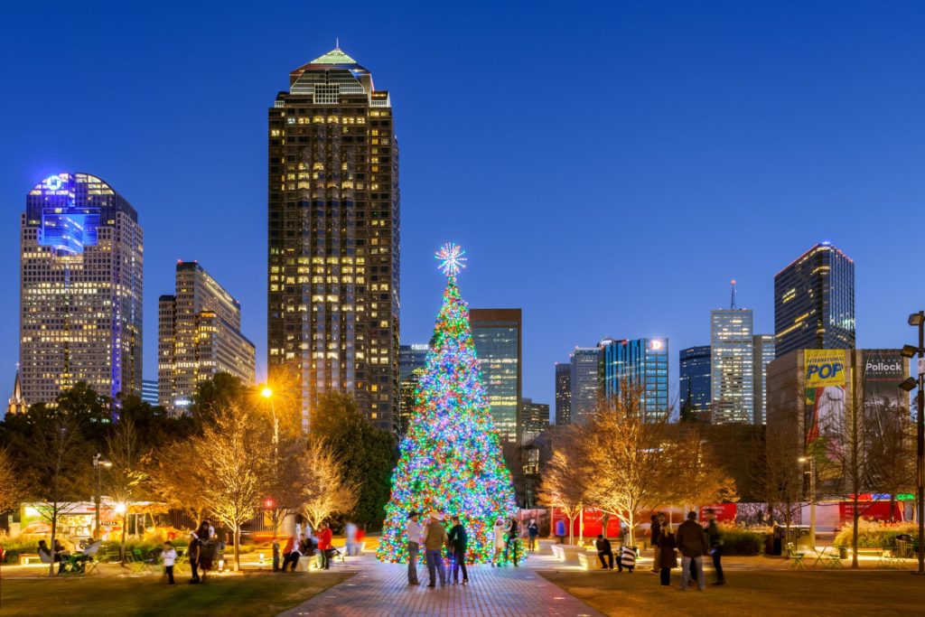 Christmas Tree Klyde Warren Park Dallas Texas America 503478024 5b0dba473418c600389735e5 1024x683 